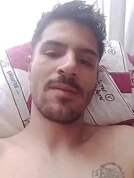 Snapshot of henrinnvv25 chatting on 12-20-25, 01:18 henrinnvv25 online show from 12-20-25, 01:18