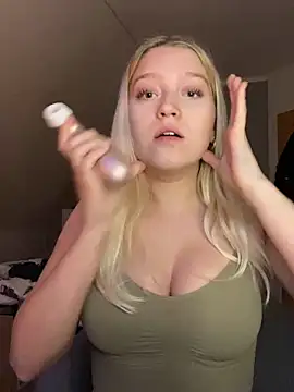 EmmiPemmi online show from 12-20-25, 03:08