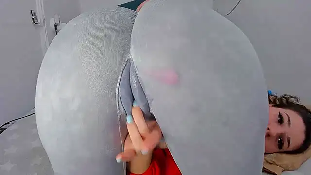 RedAssHottie online show from 02-07-25, 07:07