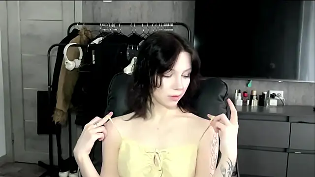 Snapshot of KateBlanket chatting on 12-22-25, 08:33 KateBlanket online show from 12-22-25, 08:33