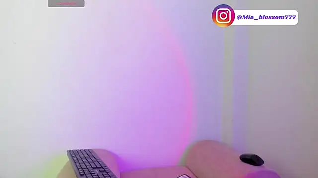 Mia Blossoml   online show from 03-09-26, 08:57