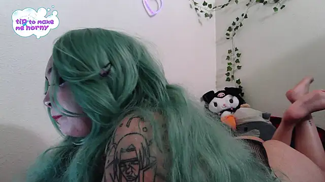 gothkittn  online show from 12-23-25, 04:21