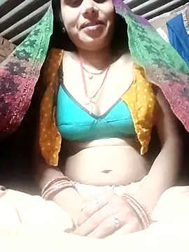 Snapshot of Fency_Love143 chatting on 01-15-26, 02:43 Fency Love143 online show from 01-15-26, 02:43