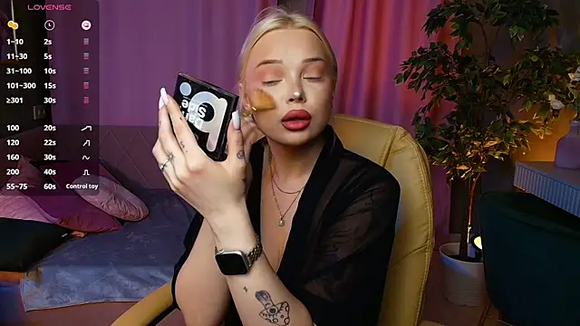 Leslie Caronn online show from 04-26-26, 07:39