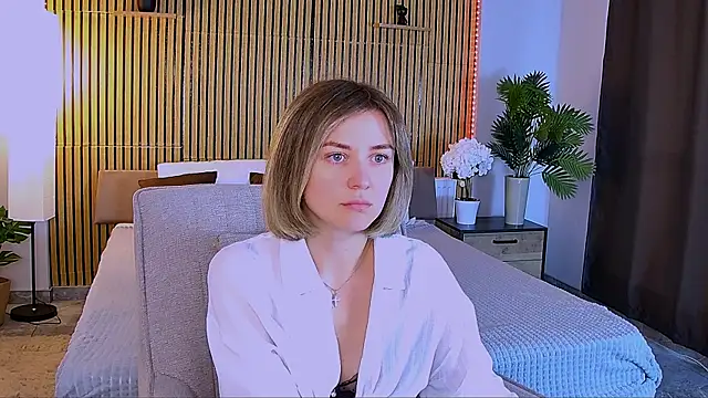 EmeraldGlow online show from 04-25-26, 02:36