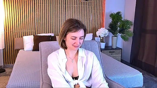 EmeraldGlow online show from 04-28-26, 02:44