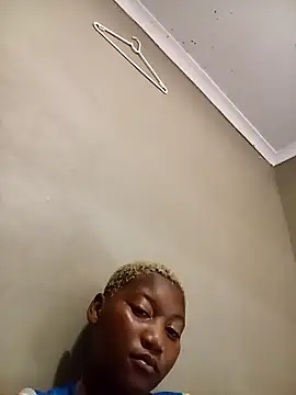 Snapshot of goldenstrips295 chatting on 01-13-26, 10:31 goldenstrips295 online show from 01-13-26, 10:31