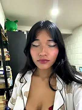 Snapshot of kittylove18_ chatting on 12-22-25, 05:21 kittylove18 online show from 12-22-25, 05:21