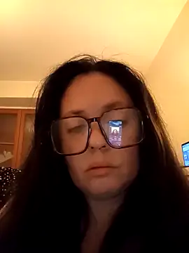 Snapshot of EdgedSleeve chatting on 03-10-26, 08:25 EdgedSleeve online show from 03-10-26, 08:25