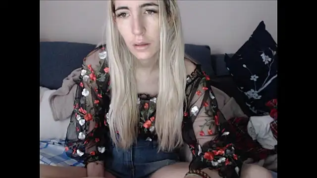 BarbieBlondieGirl online show from 06-11-26, 08:23