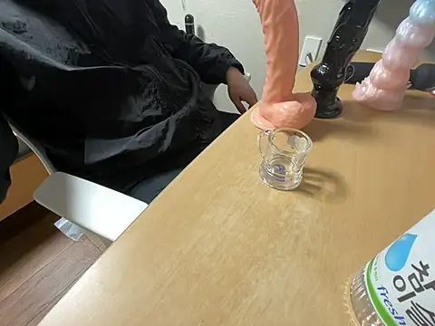 Snapshot of koreanbottom03 chatting on 03-19-26, 11:36 koreanbottom03 online show from 03-19-26, 11:36