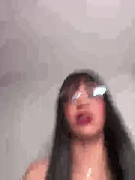 Snapshot of ValentinaEvanz chatting on 05-27-26, 02:58 ValentinaEvanz online show from 05-27-26, 02:58