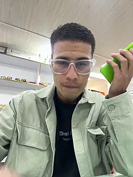 Latin Paisa Boy online show from 02-11-26, 03:17