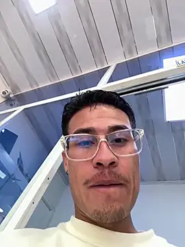 Latin Paisa Boy online show from 04-17-26, 08:34