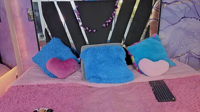 Alice NY online show from 04-16-26, 03:40