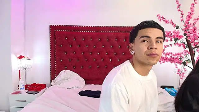 Snapshot of Jaden_and_sofia chatting on 05-17-26, 04:14 Jaden and sofia online show from 05-17-26, 04:14