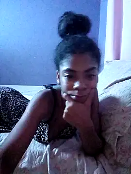 Snapshot of Samarajenyfer chatting on 03-09-26, 02:04 Samarajenyfer online show from 03-09-26, 02:04