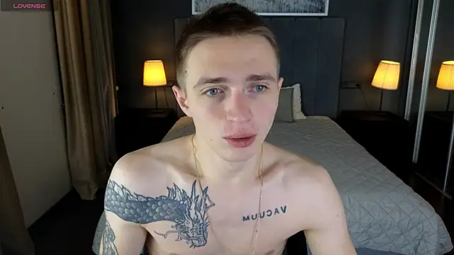 Snapshot of LEO__MILLER chatting on 01-06-26, 04:00 LEO MILLER online show from 01-06-26, 04:00