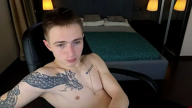 Snapshot of LEO__MILLER chatting on 01-10-26, 04:31 LEO MILLER online show from 01-10-26, 04:31