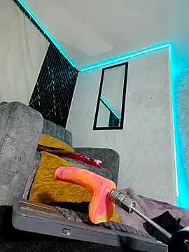 Isis Hot   online show from 04-19-26, 06:10