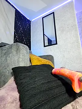 Isis Hot   online show from 04-22-26, 11:34