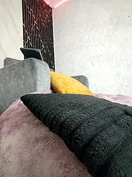 Isis Hot   online show from 04-23-26, 11:20