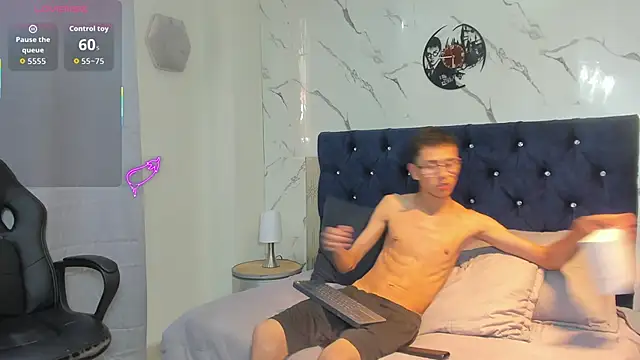 asher lux online show from 04-24-26, 08:11