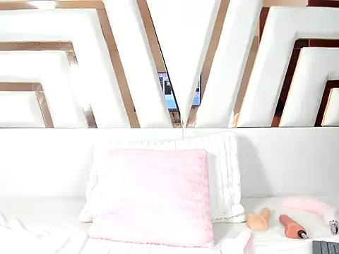 MiaKleinX online show from 04-23-26, 09:06