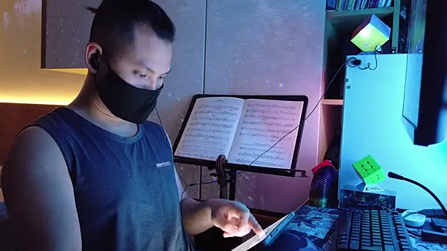 OnlyHand9x online show from 04-23-26, 04:53