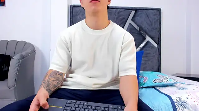 Liam saint online show from 02-04-26, 12:11