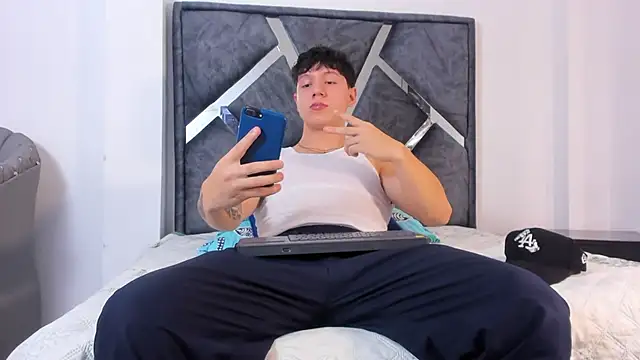 Liam saint online show from 02-12-26, 12:22