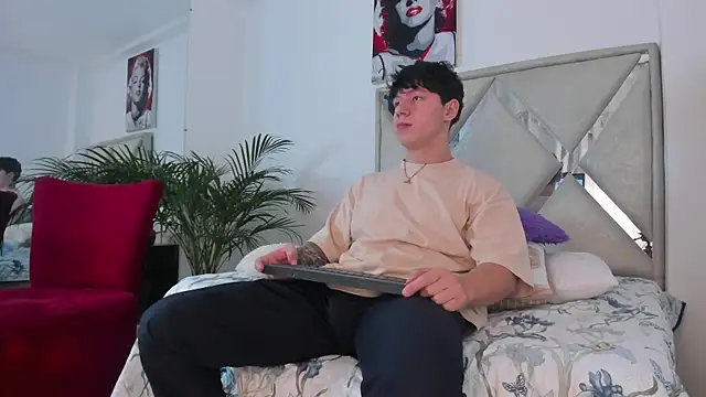 Liam saint online show from 03-05-26, 01:29