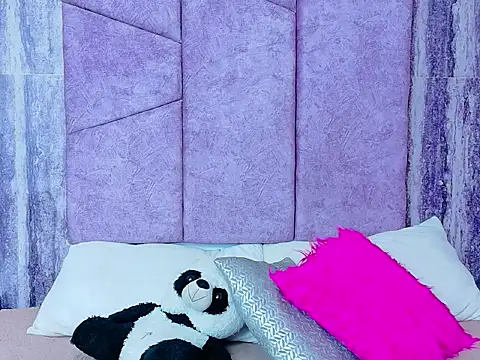 Snapshot of AlahiaEvansz chatting on 02-19-26, 04:19 AlahiaEvansz online show from 02-19-26, 04:19