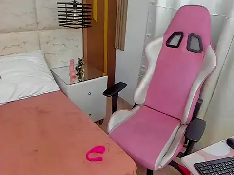 Snapshot of AlahiaEvansz chatting on 03-11-26, 12:38 AlahiaEvansz online show from 03-11-26, 12:38