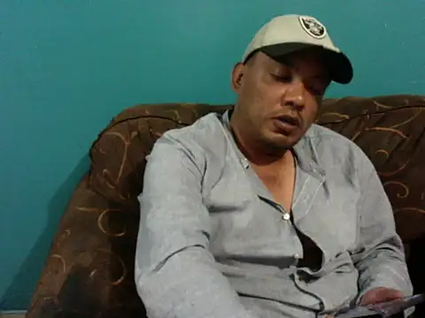 Snapshot of latinomoreno95 chatting on 05-27-26, 05:26 latinomoreno95 online show from 05-27-26, 05:26