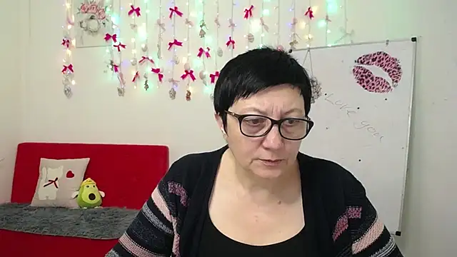 EmilyL0ve online show from 04-10-26, 05:17