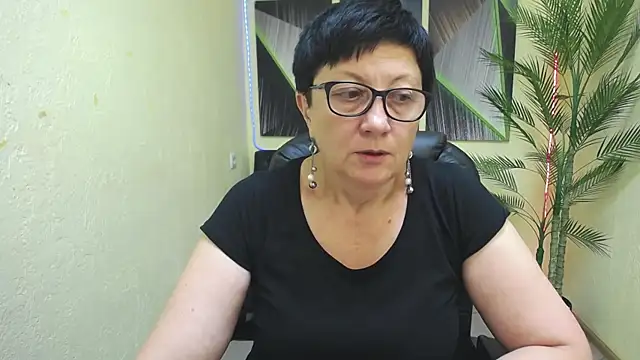 EmilyL0ve online show from 07-18-26, 05:06