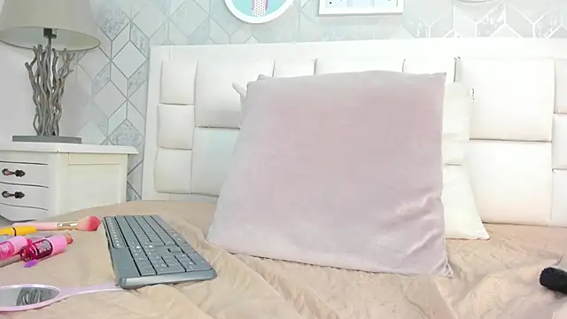 laura rouse7 online show from 04-08-26, 07:25