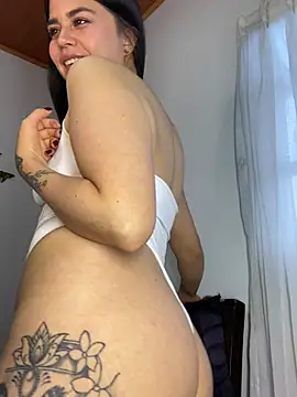 Snapshot of sophyy_white chatting on 05-18-26, 10:48 sophyy white online show from 05-18-26, 10:48