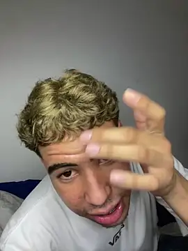 lzinho9153 online show from 03-06-26, 09:44