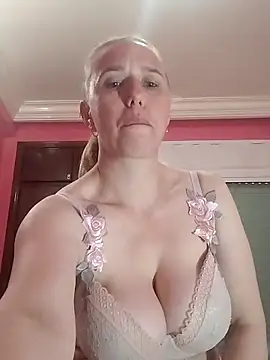 Snapshot of Adinashow12 chatting on 03-28-26, 06:29 Adinashow12 online show from 03-28-26, 06:29