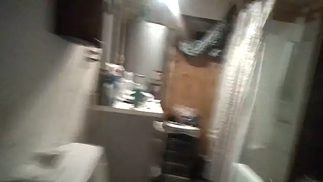 Snapshot of Quuwavve chatting on 03-05-26, 03:57 Quuwavve online show from 03-05-26, 03:57