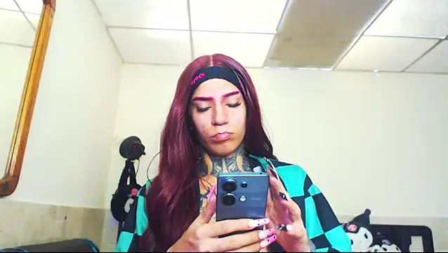 Snapshot of jazmin_wolf chatting on 05-11-26, 01:17 jazmin wolf online show from 05-11-26, 01:17