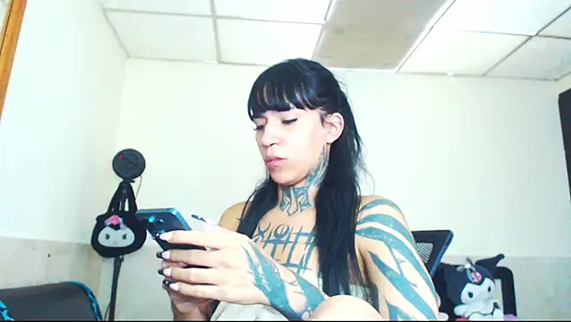 Snapshot of jazmin_wolf chatting on 05-22-26, 05:18 jazmin wolf online show from 05-22-26, 05:18