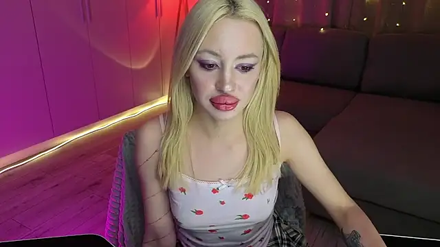 Luna Beverly online show from 01-17-26, 07:35