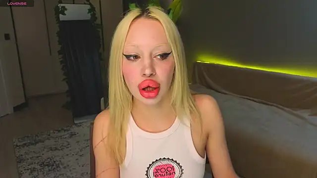 Luna Beverly online show from 04-26-26, 08:28