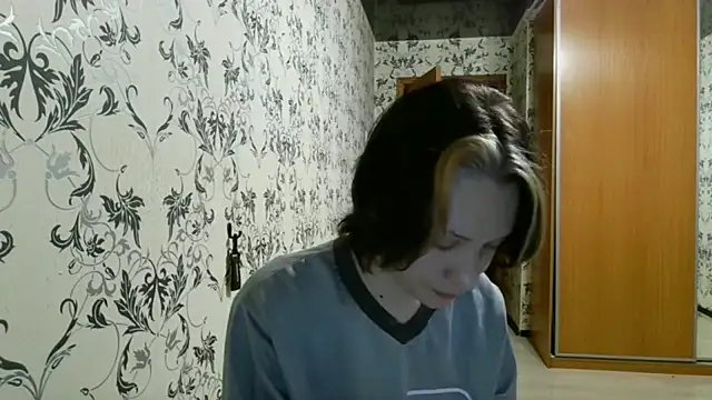 LxayBloom online show from 04-28-26, 02:27