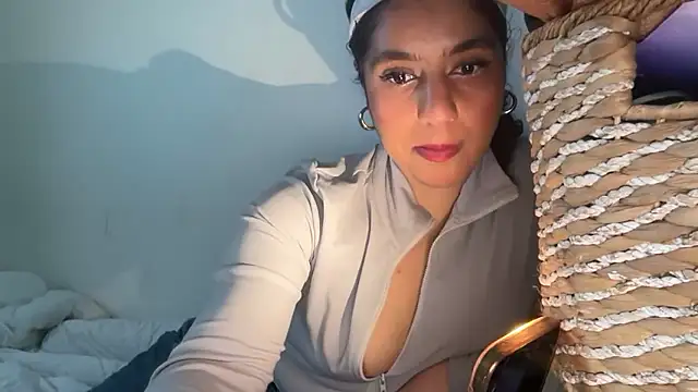 Snapshot of fayfay21@xh chatting on 01-18-26, 04:33 fayfay21xh online show from 01-18-26, 04:33