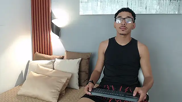 Julian Dark  online show from 02-13-26, 04:19