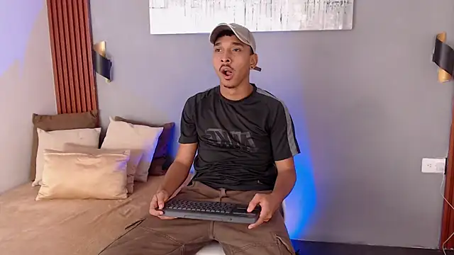 Julian Dark  online show from 03-03-26, 04:07